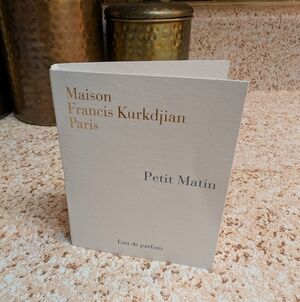 Women's White Card With Blue